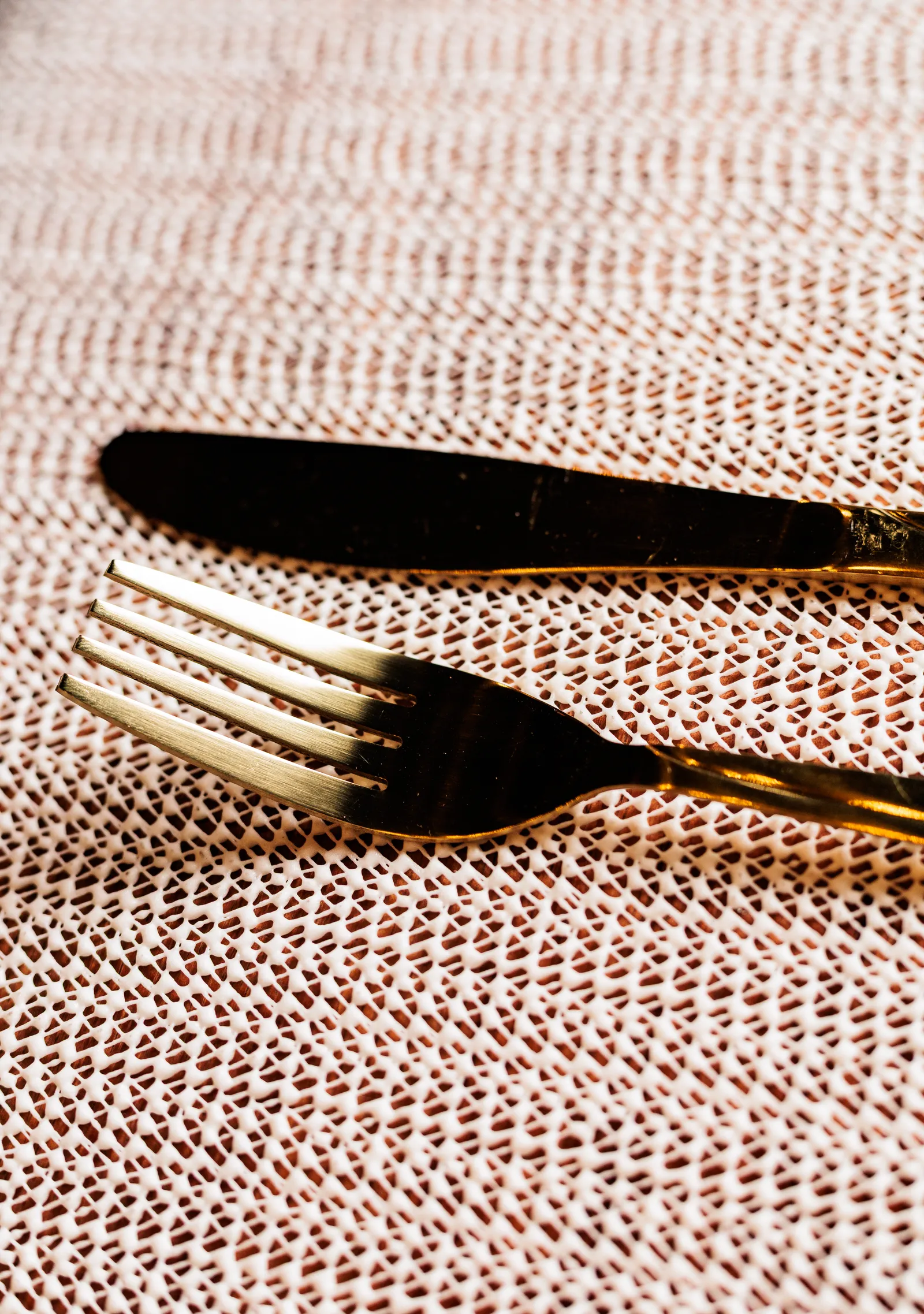 FAQUEIRO 24 PEÇAS EM INOX DOURADO - MODELO LISO — imagem 1 de 4