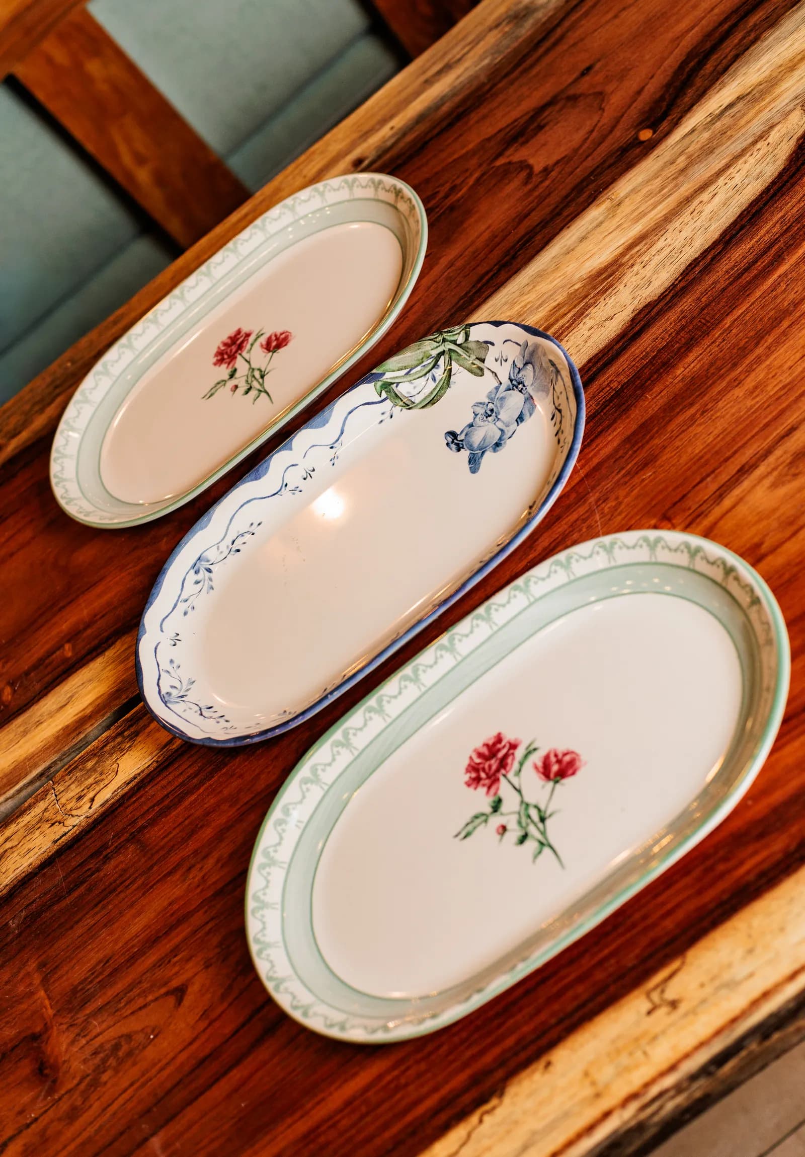 KIT TRAVESSA 3 PÇS OVAL CERAMICA ESTAMPA UNICA - ROSA — imagem 2 de 2
