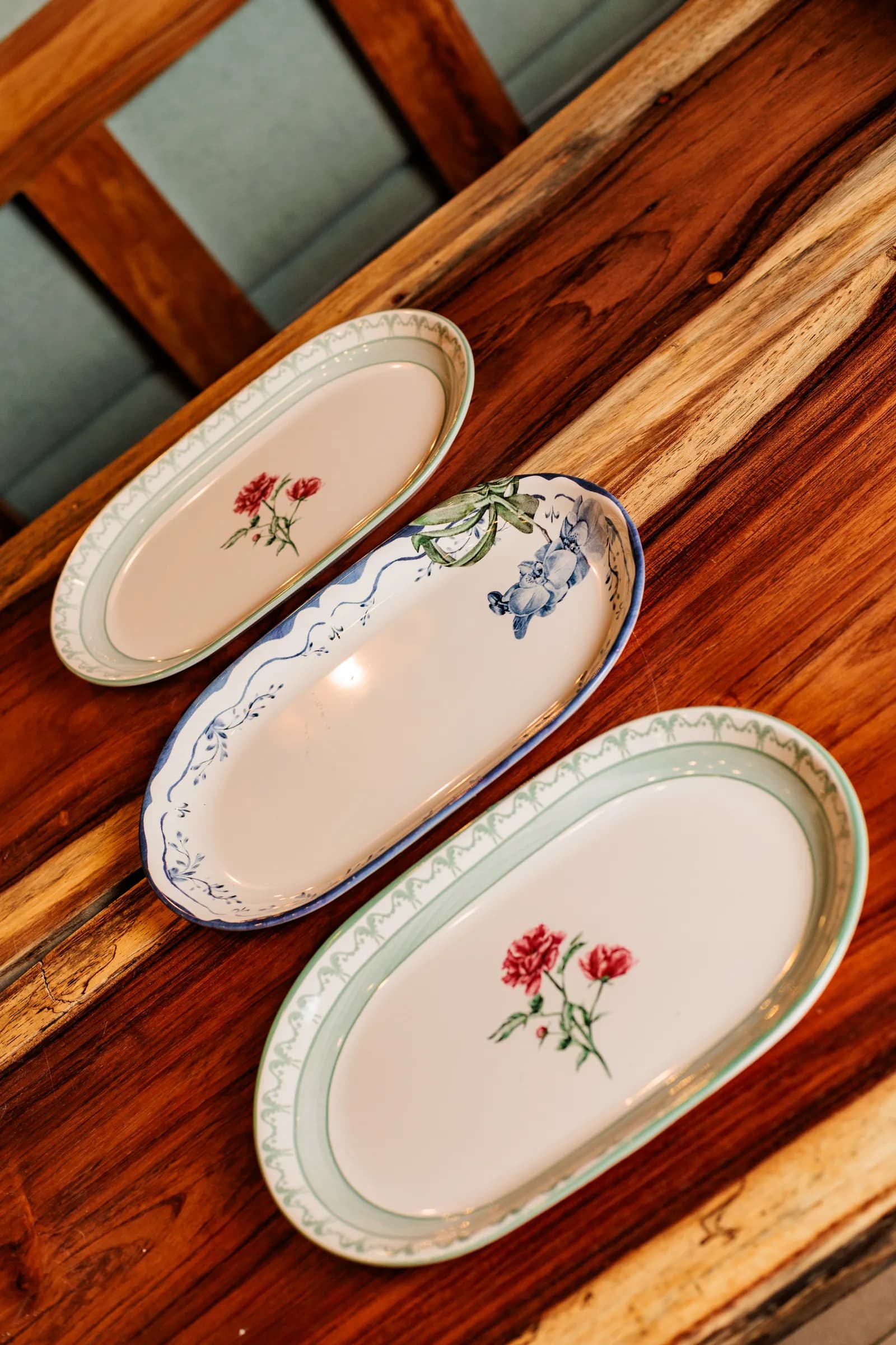 KIT TRAVESSA 3 PÇS OVAL CERAMICA ESTAMPA UNICA - ROSA — imagem 1 de 2