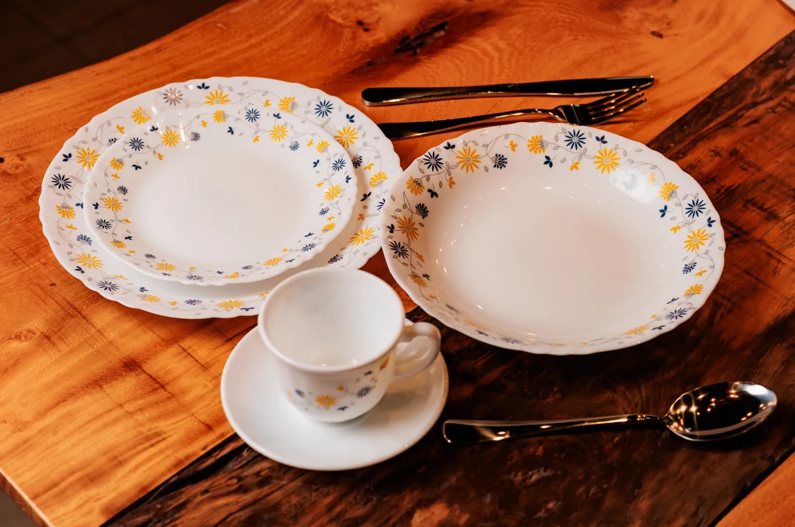 APARELHO DE JANTAR 20 PEÇAS BLOMING DAISY — imagem 1 de 7